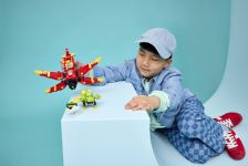 LEGO Sonic the Hedgehog 77119 Tails' Tornado-1 LEGO_77119_Lifestyle_Cons.jpg