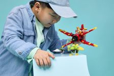 LEGO Sonic the Hedgehog 77119 Tails' Tornado-1 LEGO_77119_Lifestyle_Cons_02.jpg