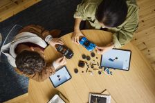 LEGO Speed Champions 77264 Jaguar Project 7 & Land Rover Defender LEGO_77264_Lifestyle_Build.jpg