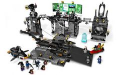 LEGO Batman 7783 Batcave™: Invasion von Penguin™ und Mr. Freeze