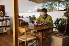 LEGO Jurassic World 77984 Jurassic Park Jeep® Wrangler LEGO_77984_Lifestyle_Cons_01.jpg