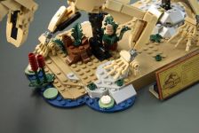 LEGO Jurassic World 77985 Dinosaurier-Fossilien: Triceratops LEGO_77985_Lifestyle_Build_07.jpg