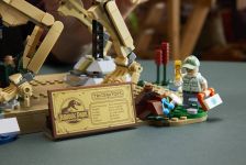 LEGO Jurassic World 77985 Dinosaurier-Fossilien: Triceratops LEGO_77985_Lifestyle_Build_08.jpg