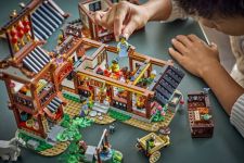 LEGO Seasonal 80121 Altes Gasthaus LEGO_80121_Lifestyle_cons_2.jpg