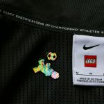 LEGO -NEW- 5010256 Nike x LEGO® Collection Jacke für Ältere Kinder