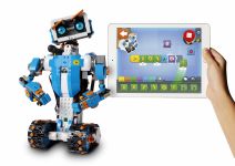 LEGO BOOST 17101 Programmierbares Roboticset LEGO_BOOST_Tablet_Vernie-white-bckgrnd.jpg